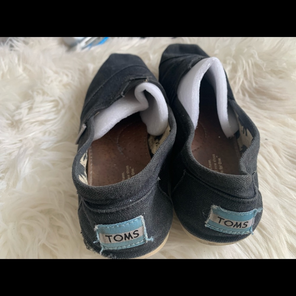 Toms - Picture 2 of 8